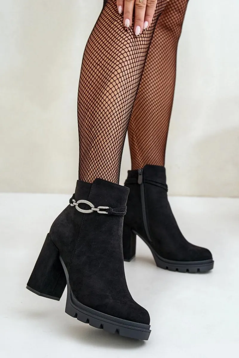 Best Boto Botki Damskie Na Słupku Eko Zamszowe Z Ozdobnym Paskiem Czarne Maivone Czarny