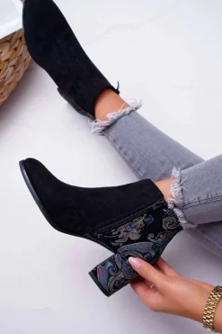 Botki Na Słupku|Czarne Botki></noscript>Buty Sergio Leone Botki Damskie Na Słupku Sergio Leone W Kwiaty Folk Czarne Eros2