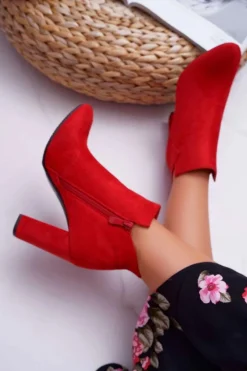 Outlet Buty damskie Vinceza Botki Damskie Na Słupku Zamszowe Czerwone Ruffle