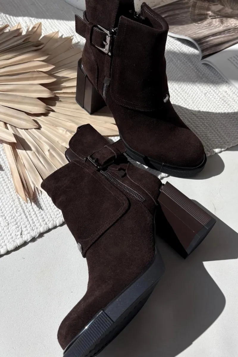 Botki Ocieplane|Botki Skórzane>Buty damskie Vinceza Botki Z Naturalnego Zamszu Na Słupku Z Klamrą Vinceza 91152 Czekoladowe