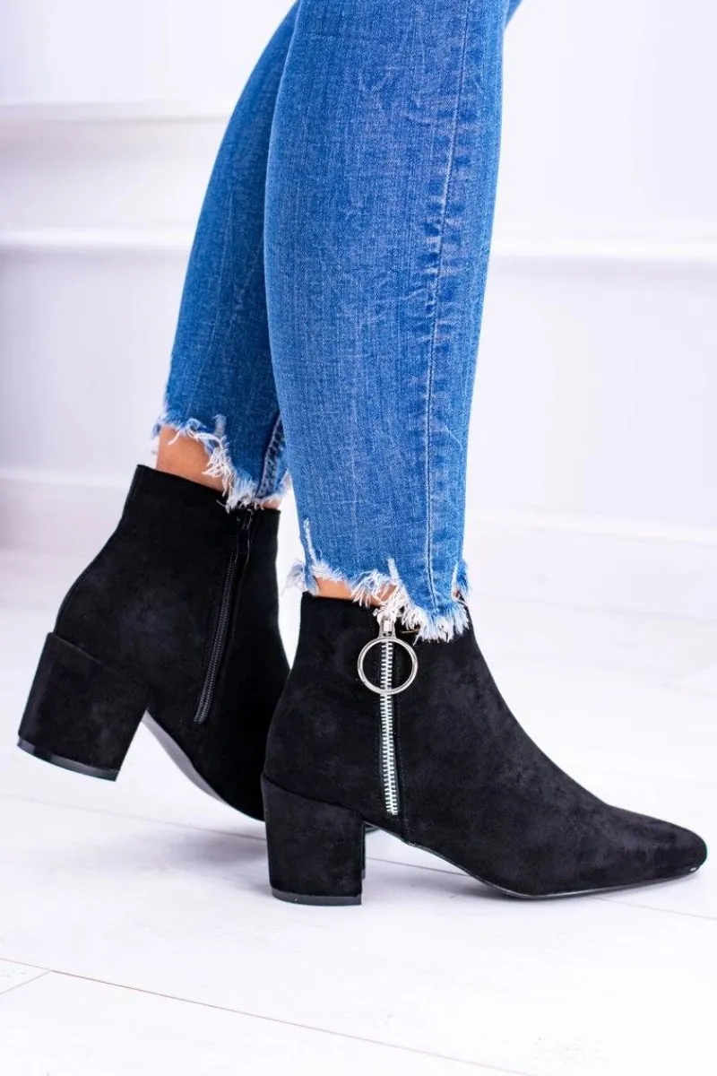 Sale Boto Czarne Zamszowe Botki Na Słupku w Szpic Jonnes