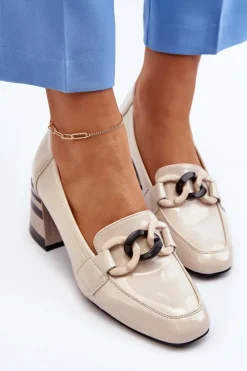 Outlet Buty damskie Vinceza Czółenka Lakierowane Z Łańcuchem Beżowe Paliotte