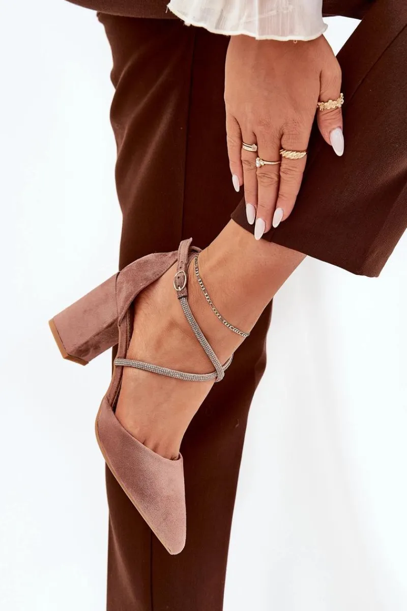 Sale Czółenka Ze Szpiczastymi Noskami I Zdobionymi Paseczkami Na Słupku Ciemnobeżowe Verithas Damskie Czółenka Zamszowe|Czółenka Na Słupku