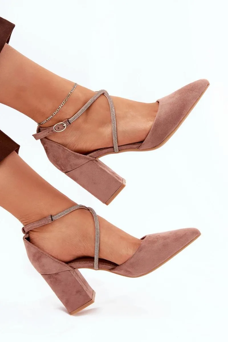 Sale Czółenka Ze Szpiczastymi Noskami I Zdobionymi Paseczkami Na Słupku Ciemnobeżowe Verithas Damskie Czółenka Zamszowe|Czółenka Na Słupku