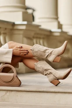 Kozaki Na Obcasie|Kozaki Zamszowe></noscript>Boto Damskie Kozaki Kowbojki Na Słupku Z Eko Zamszu Jasnobeżowe Wendlis