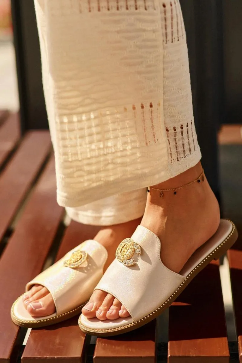 Eleganckie Klapki Damskie Błyszczące Z Ozdobą S.Barski KV27-050 Złote Damskie Klapki Damskie Klasyczne