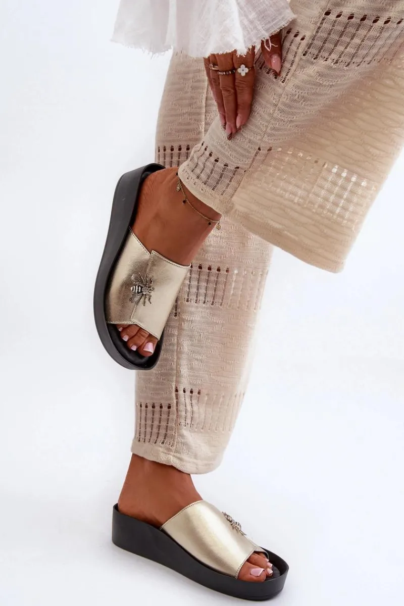 Eleganckie Klapki Damskie Z Ozdobą Skóra Naturalna S.Barski KV27-015 Złote Damskie Klapki Na Koturnie|Klapki Na Platformie