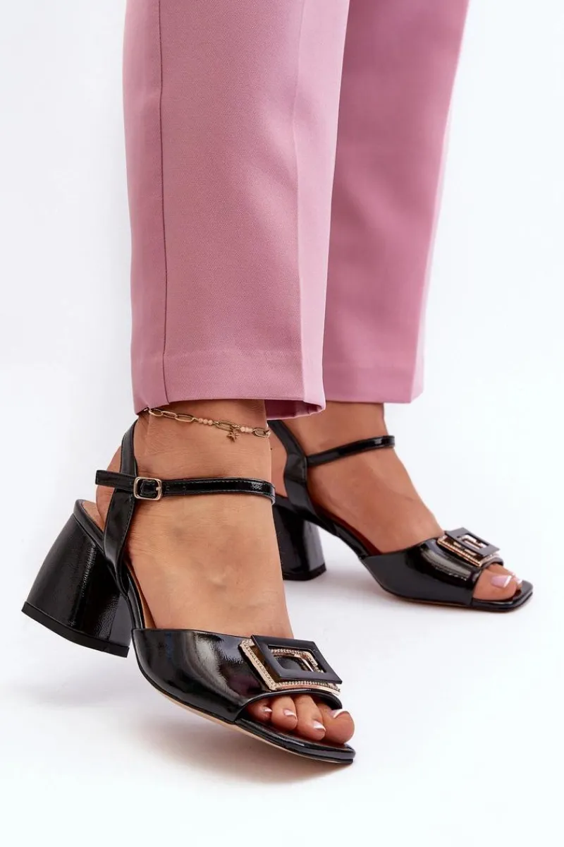 Sandały Na Słupku|Sandały Na Obcasie>Damskie buty S.Barski Eleganckie Lakierowane Sandały Na Słupku Z Ozdobą Czarne D&A MR38-202