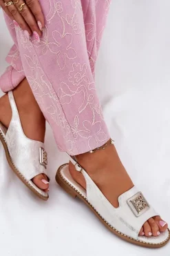 Sandały Płaskie></noscript>Damskie buty S.Barski Eleganckie Sandały Damskie Na Płaskim Obcasie Z Ozdobą S.Barski KV51-082 Srebrne Srebrny