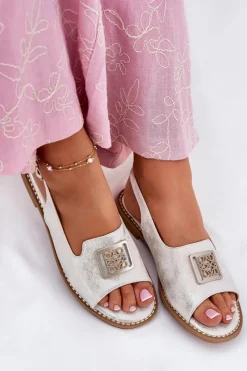 Sandały Płaskie></noscript>Damskie buty S.Barski Eleganckie Sandały Damskie Na Płaskim Obcasie Z Ozdobą S.Barski KV51-082 Srebrne Srebrny