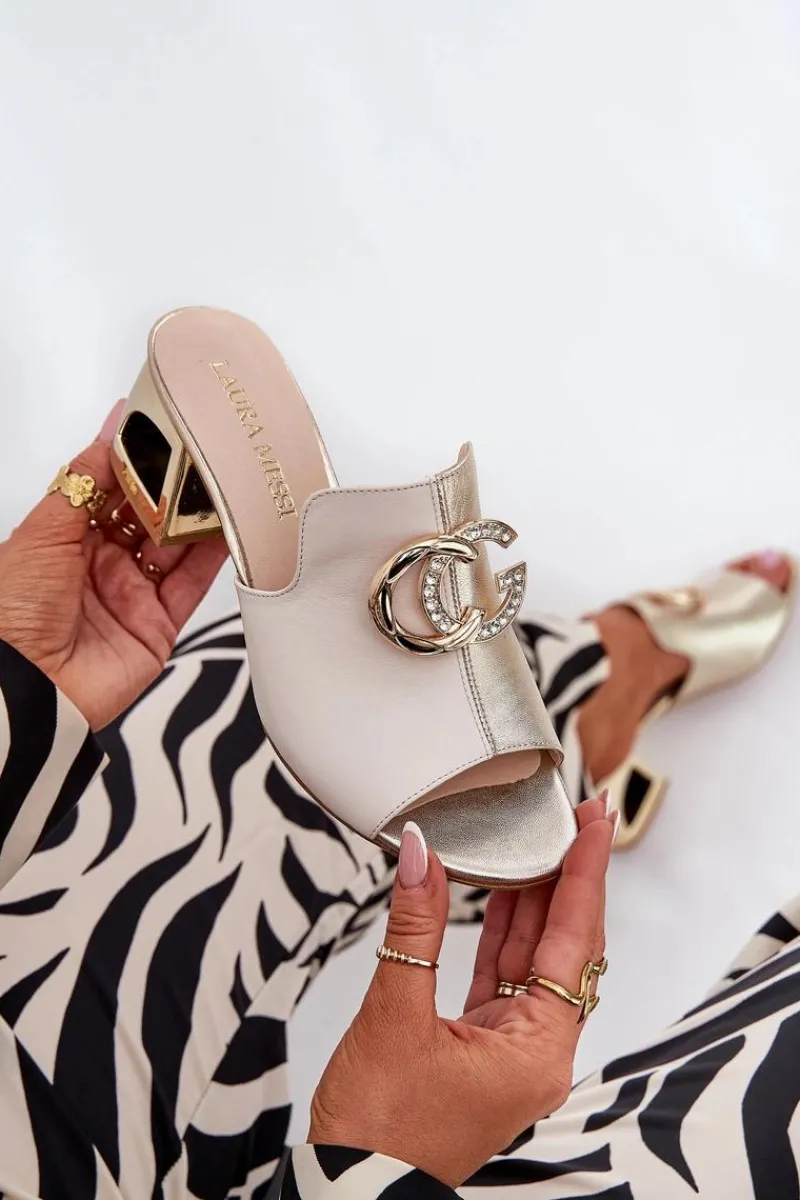 Outlet Laura Messi Eleganckie Skórzane Klapki Na Obcasie 2875 Beżowo-Złote