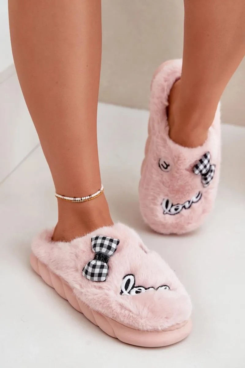 Kapcie Klasyczne>Boto Futrzane Kapcie Damskie Z Naszywkami I Kokardką Różowe Linnorelia Różowy