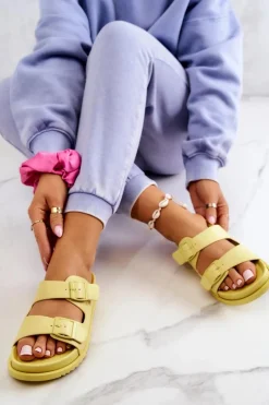 New Gumowe Klapki Ze Sprzączką Żółte Corina Damskie Klapki Damskie Klasyczne