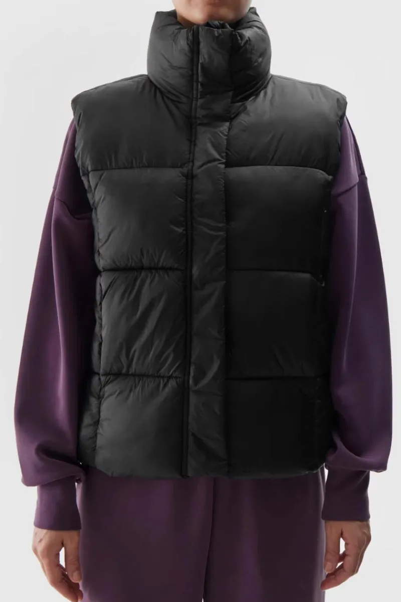 Bluzy Damskie|Odzież 4F>4F Kamizelka Bezrękawnik Puchowy Z Wypełnieniem Syntetycznym WAW24TVJAF140-20S Czarna Czarny