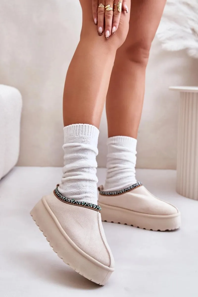 Outlet Boto Kapcie Damskie Na Platformie Z Haftem Jasnobeżowe Neroma