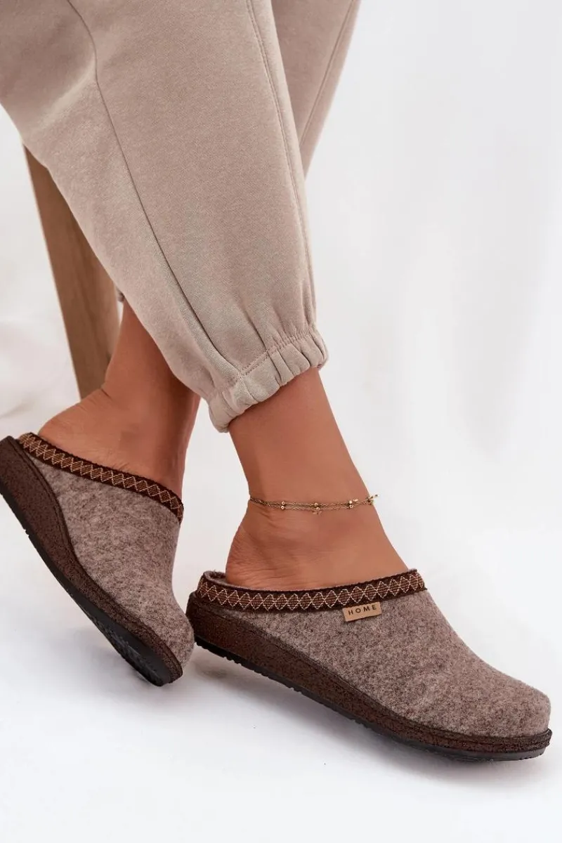 Kapcie Klasyczne|Klapki Damskie Klasyczne>INBLU Kapcie Damskie Z Haftem NL000009 Ciemnobeżowe Beżowy