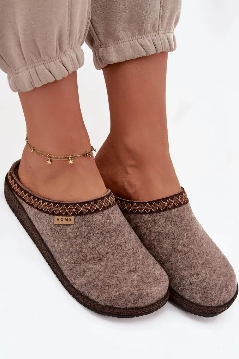 Kapcie Klasyczne|Klapki Damskie Klasyczne>INBLU Kapcie Damskie Z Haftem NL000009 Ciemnobeżowe Beżowy
