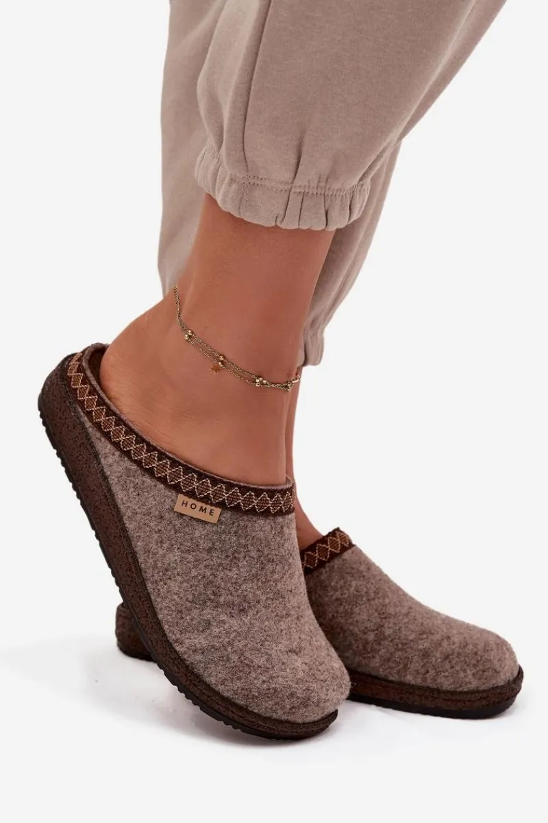 Kapcie Klasyczne|Klapki Damskie Klasyczne>INBLU Kapcie Damskie Z Haftem NL000009 Ciemnobeżowe Beżowy