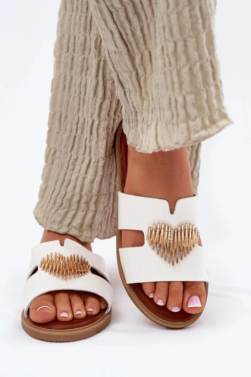 Klapki Damskie Klasyczne>Evento Klapki Damskie Na Płaskim Obcasie Ze Złotą Ozdobą Białe Karinma Biały