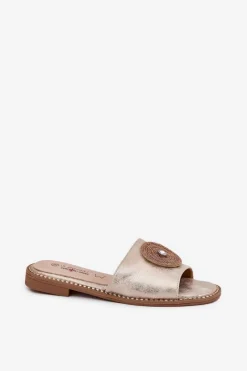 Klapki Damskie Klasyczne></noscript>Damskie buty S.Barski Klapki Damskie Na Płaskim Obcasie Z Ozdobą S.Barski KV51-013 Złote Złoty