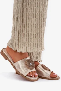 Klapki Damskie Klasyczne></noscript>Damskie buty S.Barski Klapki Damskie Na Płaskim Obcasie Z Ozdobą S.Barski KV51-013 Złote Złoty