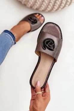 Clearance Klapki Damskie Na Płaskim Obcasie Z Ozdobnym Detalem KV51-007 Grafitowe Damskie Klapki Damskie Klasyczne