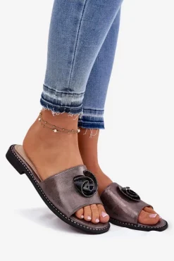 Clearance Klapki Damskie Na Płaskim Obcasie Z Ozdobnym Detalem KV51-007 Grafitowe Damskie Klapki Damskie Klasyczne