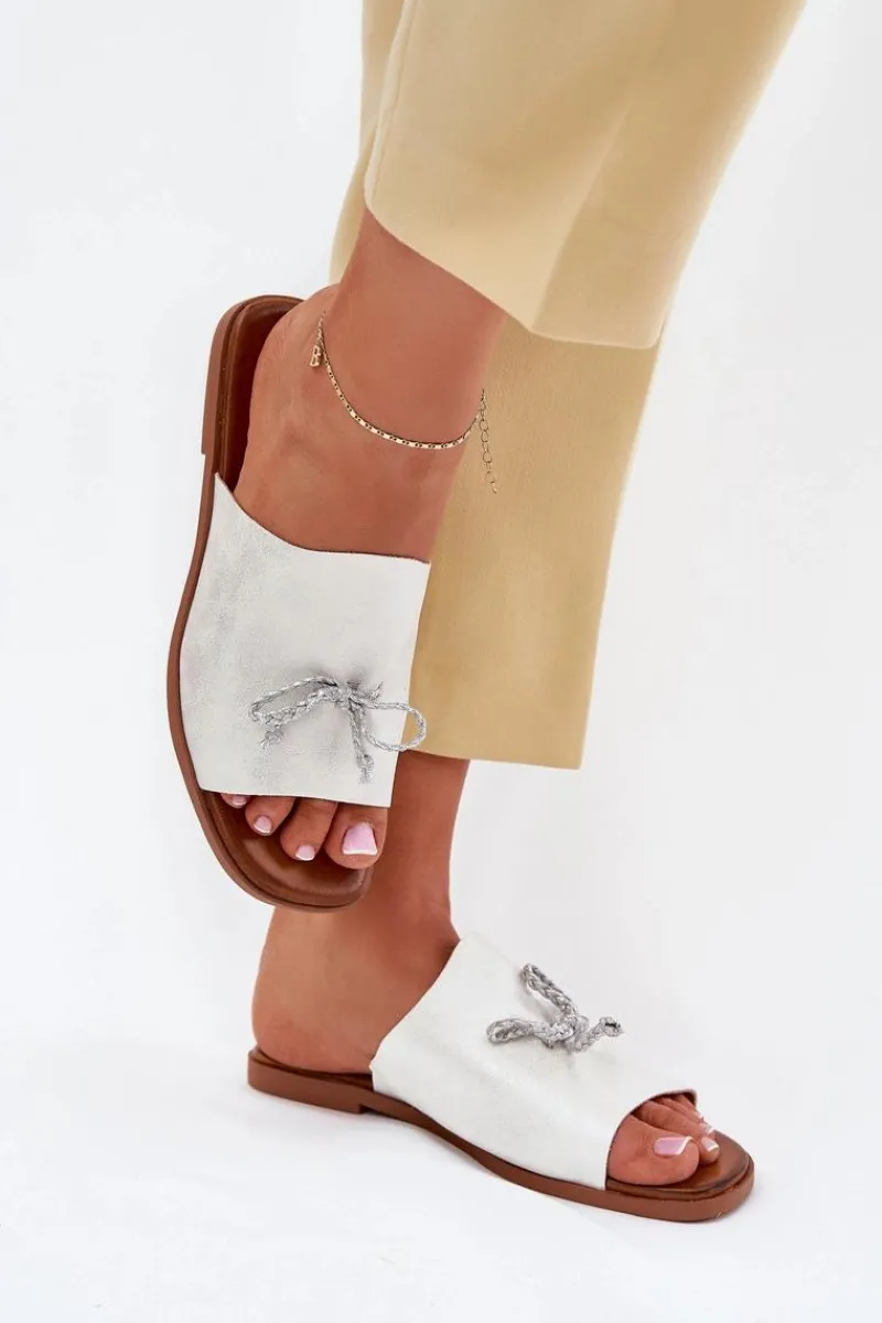 Clearance Evento Klapki Damskie Na Płaskim Obcasie Z Ozdobnym Wiązaniem Srebrne Norela Srebrny