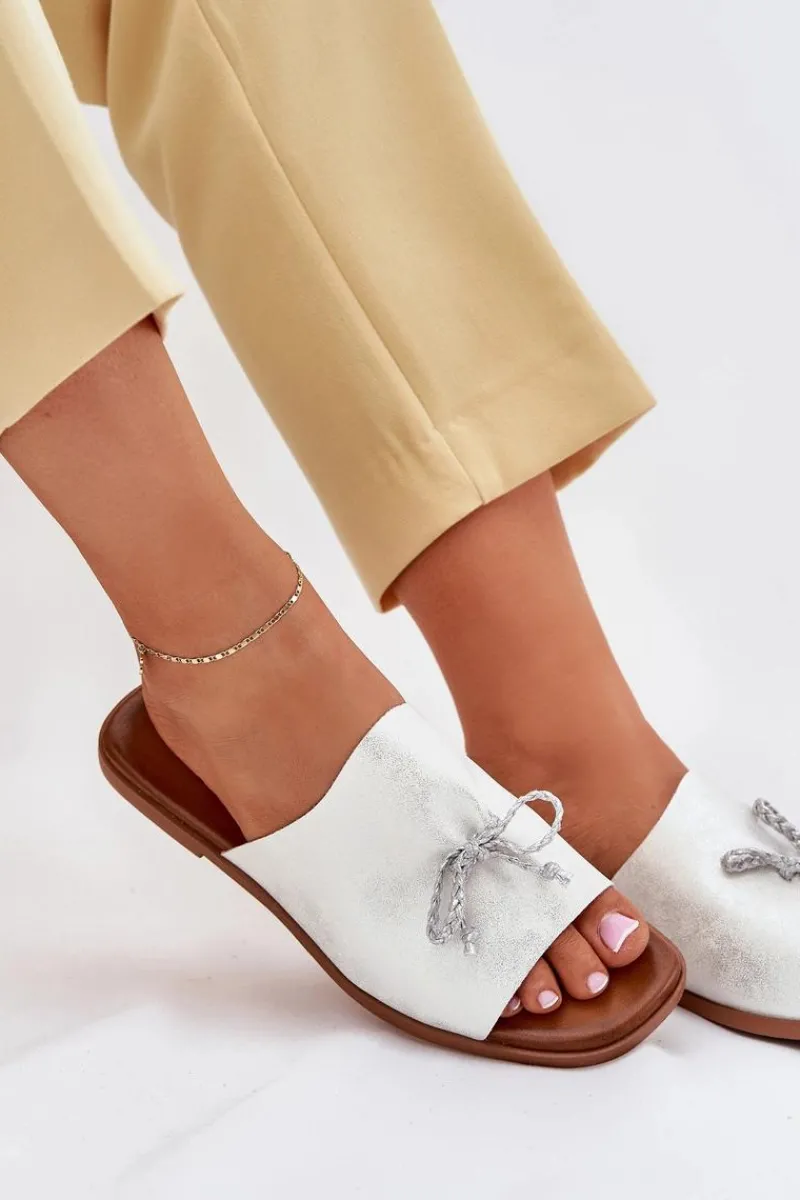 Clearance Evento Klapki Damskie Na Płaskim Obcasie Z Ozdobnym Wiązaniem Srebrne Norela Srebrny