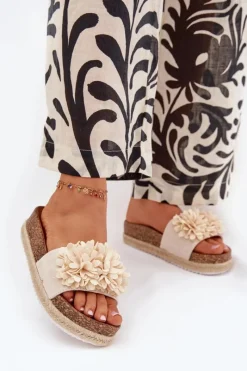 Discount Klapki Damskie Na Platformie Z Ozdobnymi Kwiatkami Beżowe Tessara Damskie Klapki Na Platformie|Klapki Damskie Klasyczne