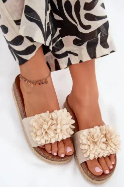 Discount Klapki Damskie Na Platformie Z Ozdobnymi Kwiatkami Beżowe Tessara Damskie Klapki Na Platformie|Klapki Damskie Klasyczne