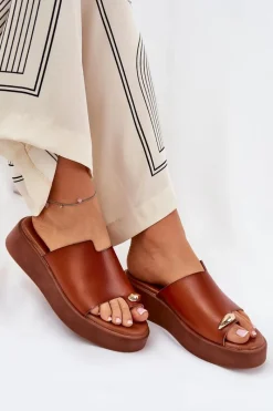 Discount Klapki Damskie Na Platformie I Niskim Koturnie Z Ozdobnym Detalem Camel Saqesse Damskie Klapki Na Koturnie|Klapki Na Platformie