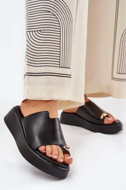 Best Klapki Damskie Na Platformie I Niskim Koturnie Z Ozdobnym Detalem Czarne Saqesse Damskie Klapki Na Koturnie|Klapki Na Platformie