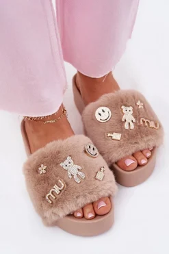 Online Boto Klapki Damskie Na Platformie Z Futerkiem I Złotymi Przypinkami Beżowe Livira