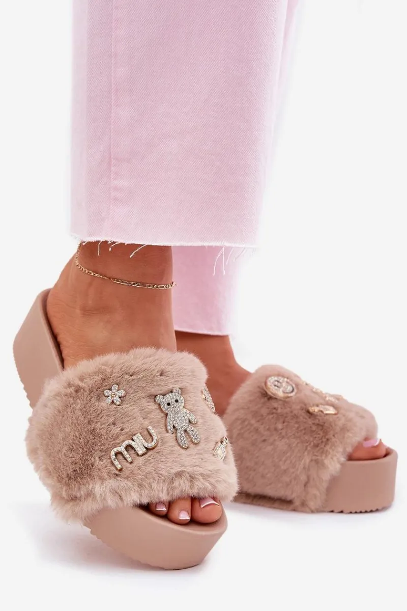 Online Boto Klapki Damskie Na Platformie Z Futerkiem I Złotymi Przypinkami Beżowe Livira