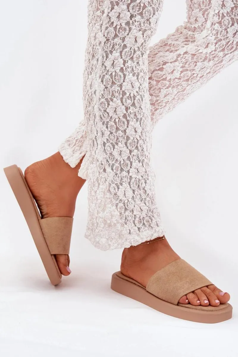 Online Klapki Damskie Na Platformie Z Eko Zamszu Ciemnobeżowe Jorina Damskie Klapki Na Platformie|Klapki Damskie Klasyczne