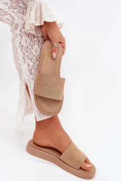 Online Klapki Damskie Na Platformie Z Eko Zamszu Ciemnobeżowe Jorina Damskie Klapki Na Platformie|Klapki Damskie Klasyczne