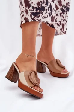 Boto Klapki Damskie Na Słupkowym Obcasie Z Klamrą Camel Amuria Brązowy