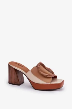 Boto Klapki Damskie Na Słupkowym Obcasie Z Klamrą Camel Amuria Brązowy