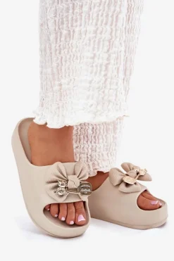 New Klapki Damskie Piankowe Na Platformie Z Kokardką I Broszką Ciemnobeżowe Marlize Damskie Klapki Basenowe|Klapki Na Platformie