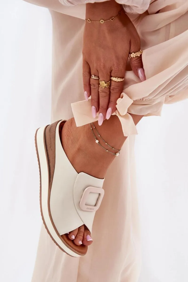 Hot Klapki Damskie Skórzane Na Koturnie 56C2145 Jasnobeżowe Damskie Klapki Na Koturnie|Klapki Damskie Klasyczne