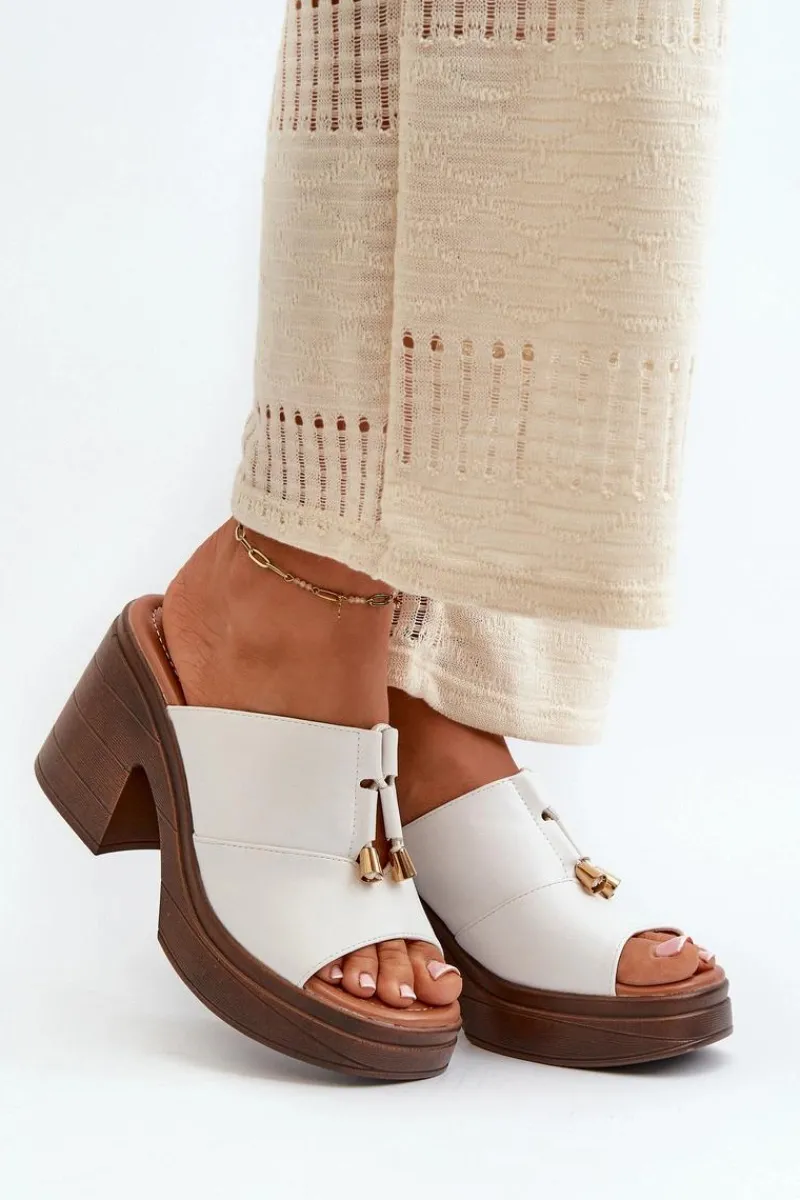 Clearance Buty damskie Vinceza Klapki Damskie Z Eko Skóry Na Platformie I Klocku Białe Dafira