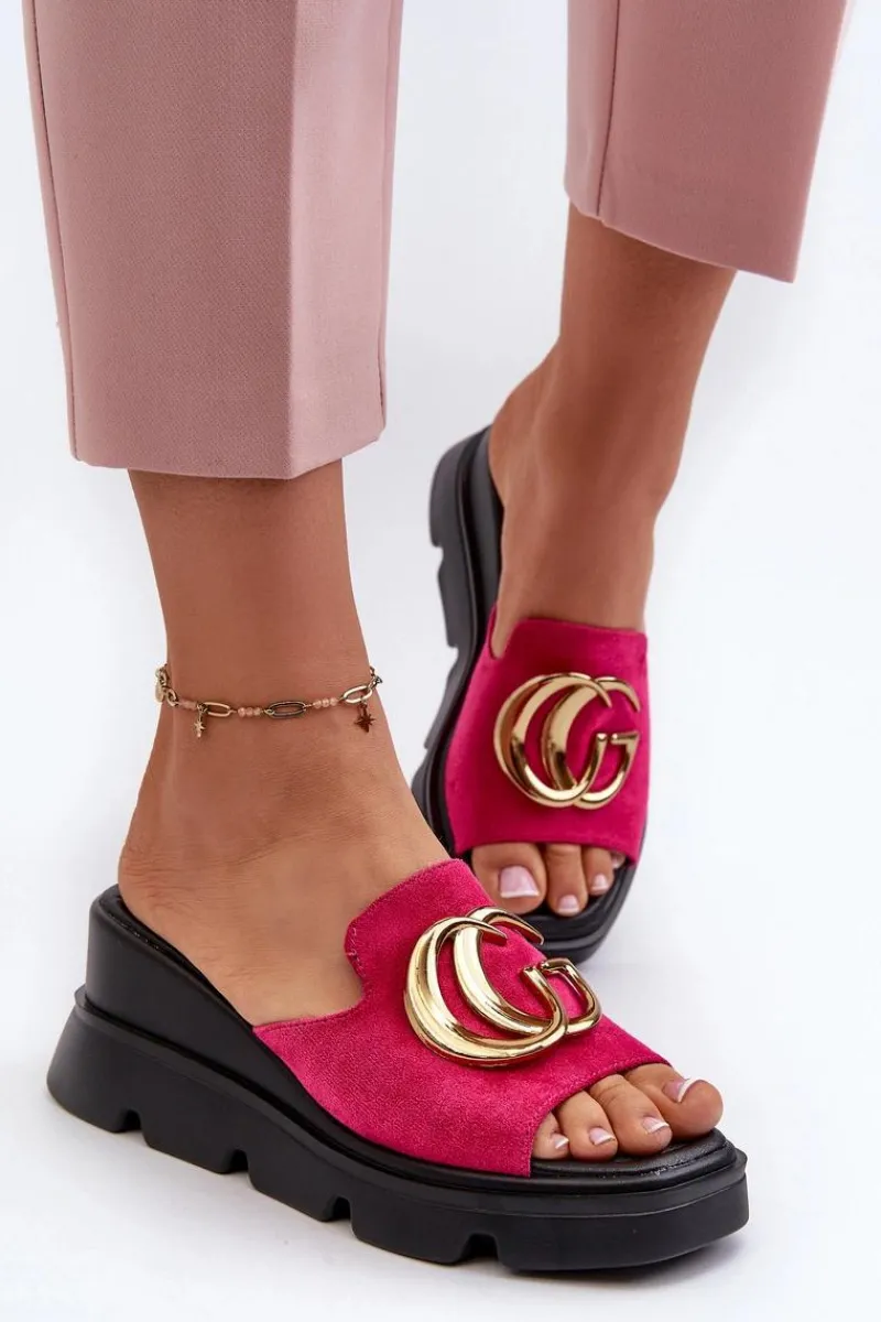 Discount Klapki Damskie Z Eko Zamszu Na Koturnie I Platformie Ze Złotą Ozdobą Vinceza 58295 Fuksja Damskie Klapki Na Platformie|Klapki Damskie Klasyczne