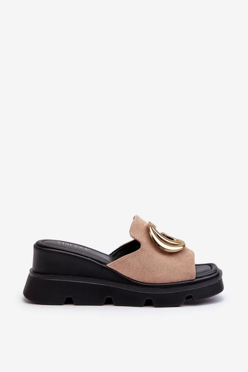 Klapki Na Platformie|Klapki Damskie Klasyczne>Buty damskie Vinceza Klapki Damskie Z Eko Zamszu Na Koturnie I Platformie Ze Złotą Ozdobą Vinceza 58295 Beżowe