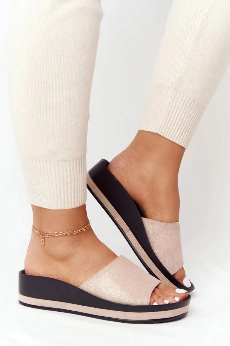 Klapki Na Koturnie|Klapki Na Obcasie>Buty damskie Vinceza Klapki Na Koturnie Vinceza 21-17113 Beżowo-Złote