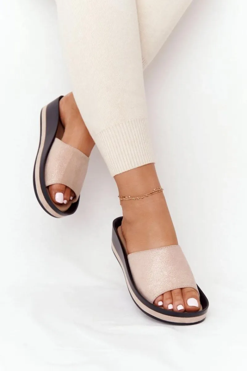 Klapki Na Koturnie|Klapki Na Obcasie>Buty damskie Vinceza Klapki Na Koturnie Vinceza 21-17113 Beżowo-Złote