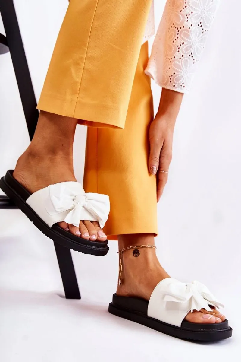 Outlet Boto Klasyczne Damskie Klapki Skórzane Z Kokardą Białe Dessy