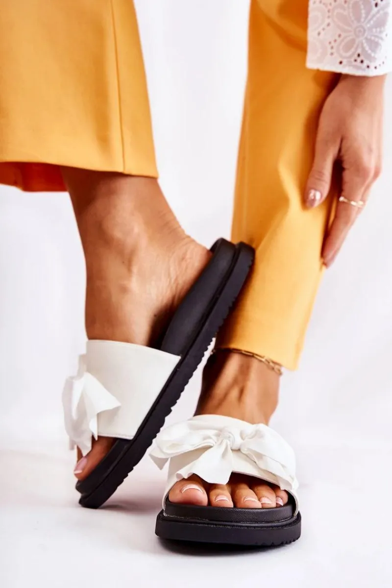 Outlet Boto Klasyczne Damskie Klapki Skórzane Z Kokardą Białe Dessy