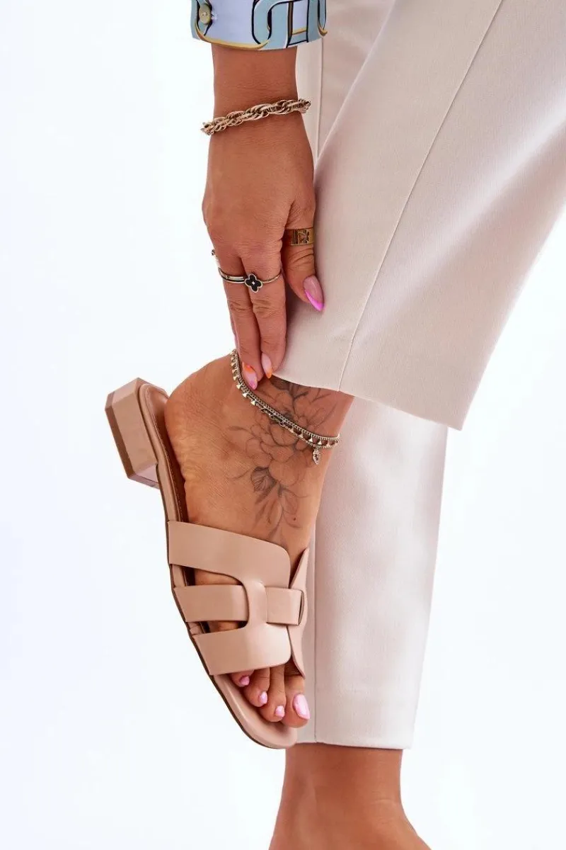 Sale Klasyczne Skórzane Klapki Damskie Beżowe Fendy Damskie Klapki Damskie Klasyczne