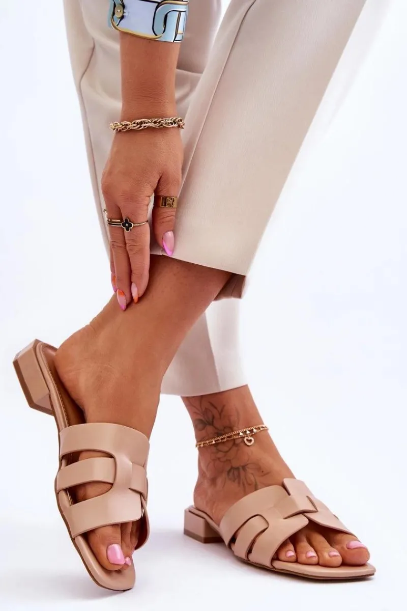 Sale Klasyczne Skórzane Klapki Damskie Beżowe Fendy Damskie Klapki Damskie Klasyczne